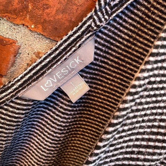 Torrid Lovesick 1 Black Stripe Strappy Back Crop Vneck Short Sleeve Tee - Picture 6 of 10